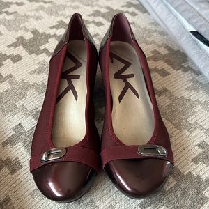 Anne Klein sport maroon heel. Size 7